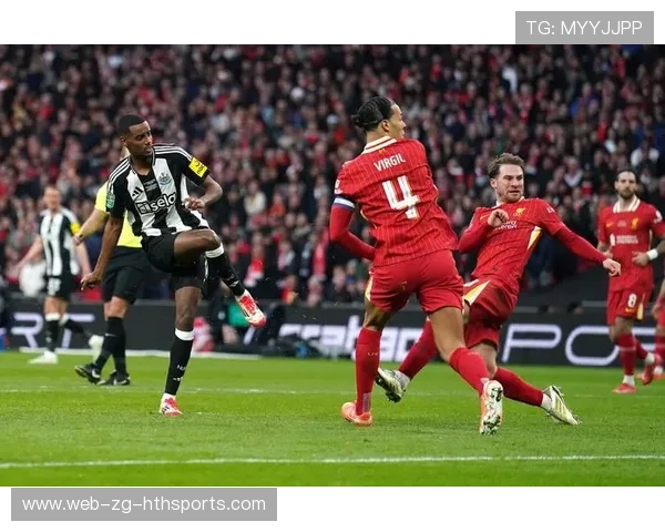 利物浦迪亚斯连续冲击左路防线